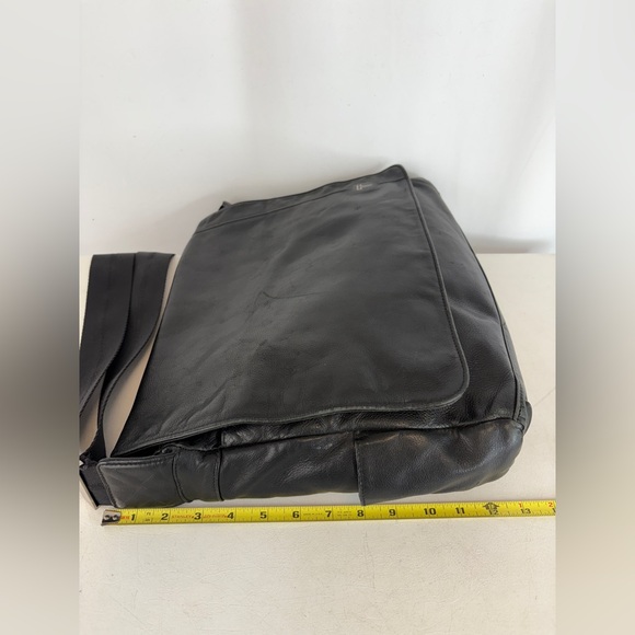 Tumi leather unisex laptop crossbody messenger bag - Picture 4 of 8